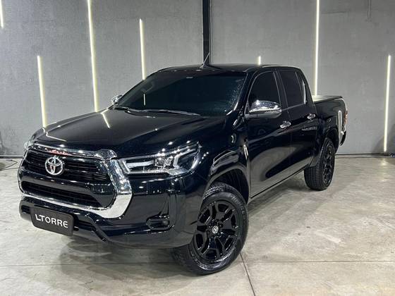 TOYOTA HILUX 2.8 D-4D TURBO DIESEL CD SRV 4X4 AUTOMÁTICO